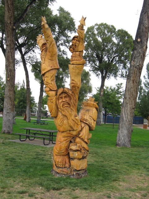 Creative Chain Saw Art With Cottonwood Trees
