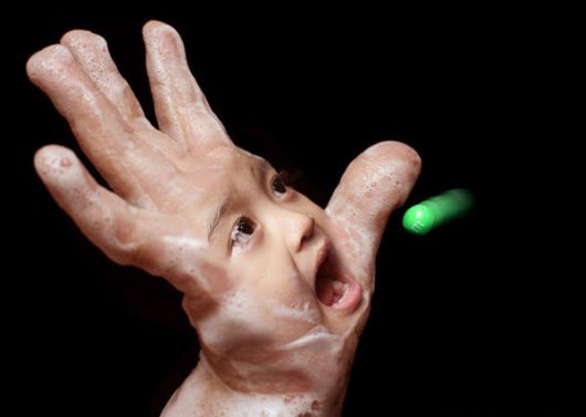 Amazingly Photoshopped Hands And Fingers