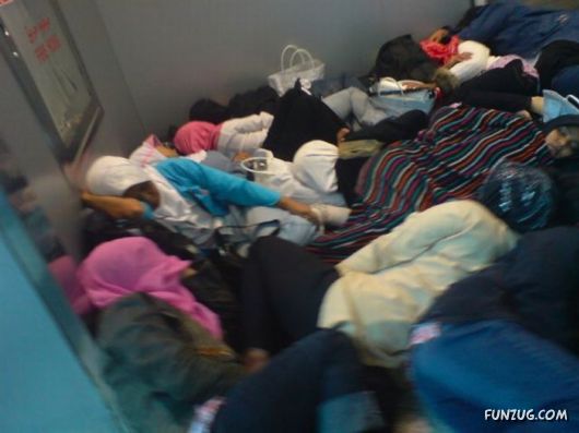 How People Sleep on the Airports