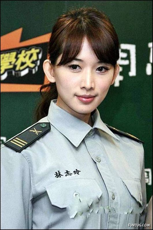 Beautiful Military Women Around the World