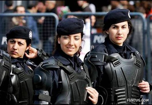Beautiful Military Women Around the World