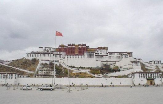 Travel Potala Palace in Lhasa, Tibet