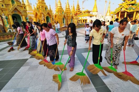 Myanmar - Golden Land Of Pagodas And Temples