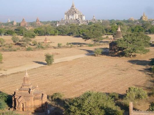 Myanmar - Golden Land Of Pagodas And Temples