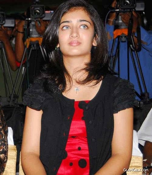 Pretty Akshara Haasan Photo Gallery