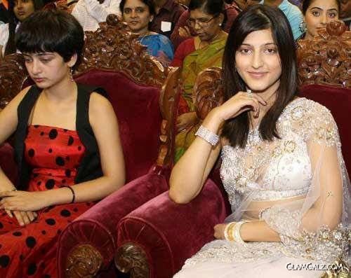 Pretty Akshara Haasan Photo Gallery