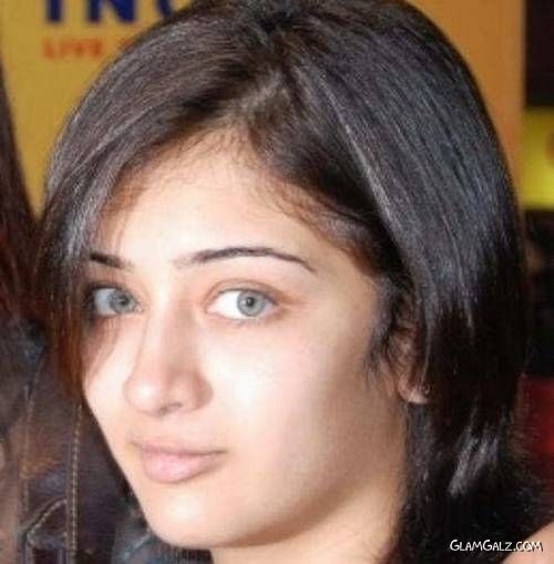 Pretty Akshara Haasan Photo Gallery