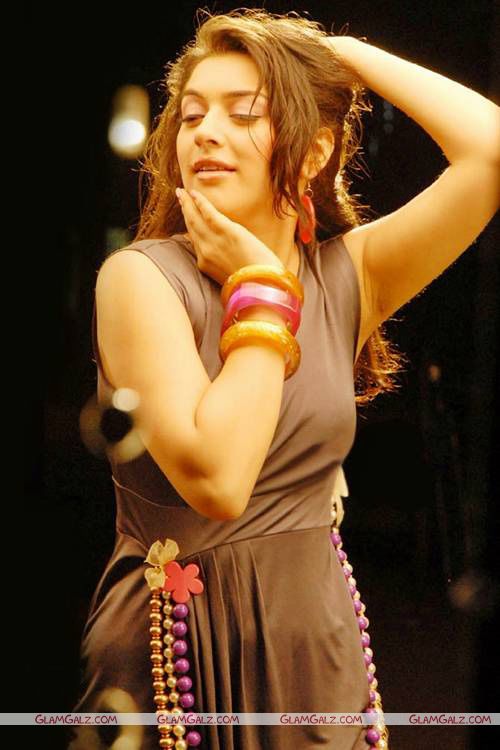 Hansika Makes the Right Moves
