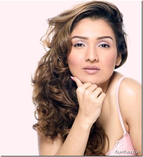 Beautiful Bollywood Babe Narmada Ahuja