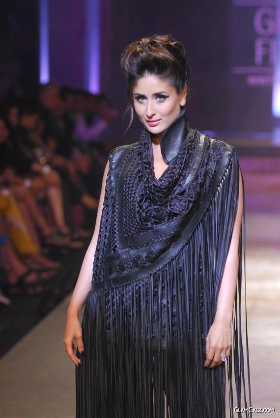 Kareena Kapoor Ramp Walk In Fashion Show