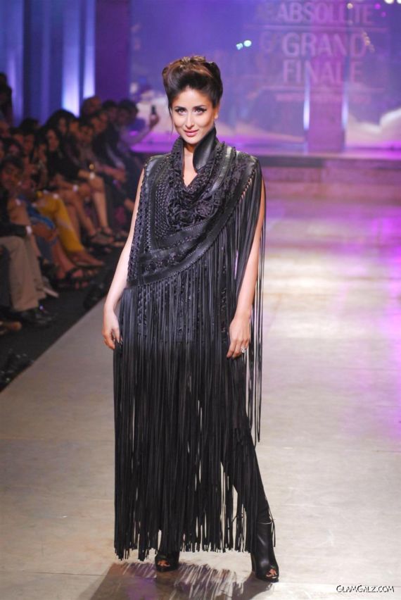 Kareena Kapoor Ramp Walk In Fashion Show