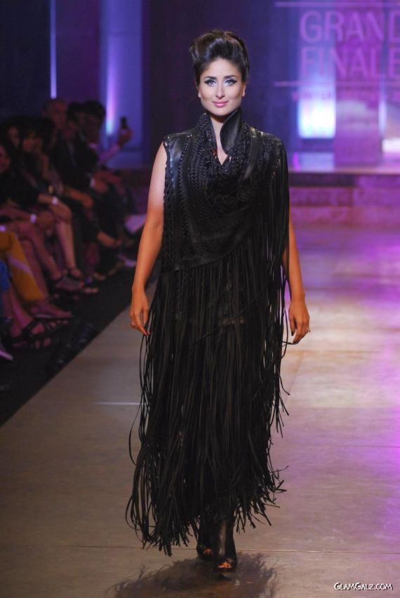 Kareena Kapoor Ramp Walk In Fashion Show