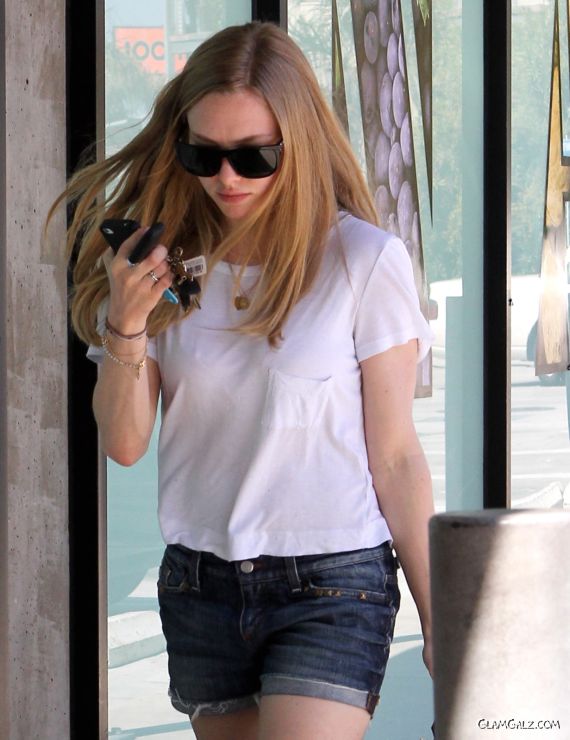 Pretty Amanda Seyfried Prancing Around