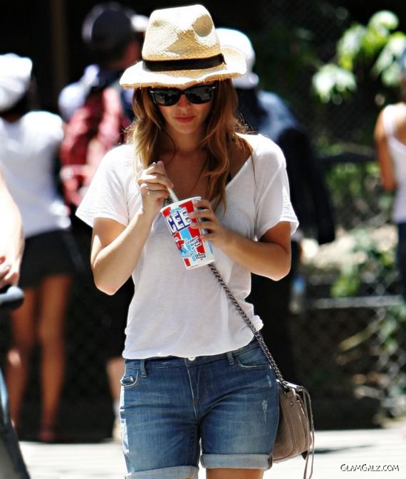 Stylish Rachel Bilson Candids