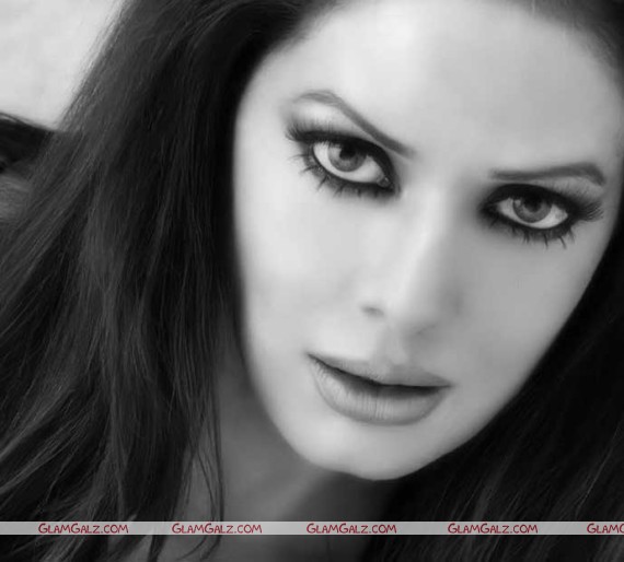  Sensational Singer Poonam Jhawar