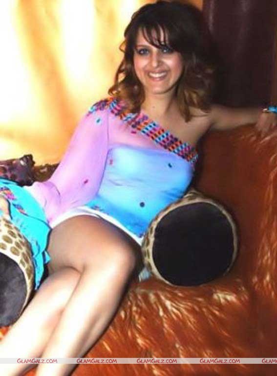  Sensational Singer Poonam Jhawar