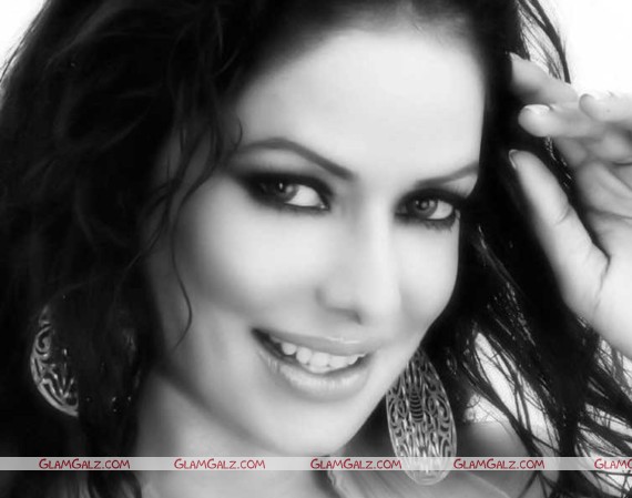  Sensational Singer Poonam Jhawar