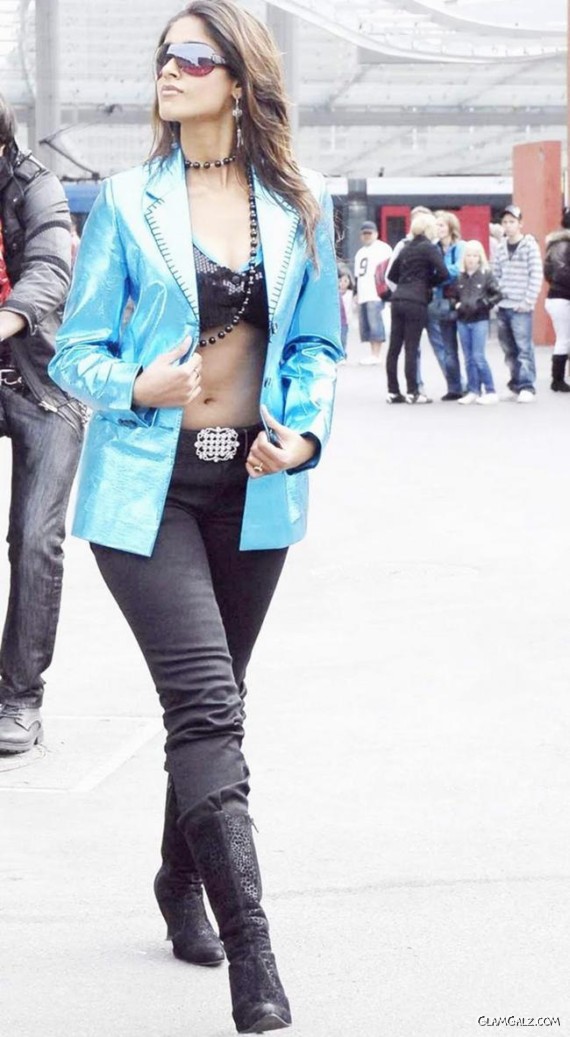 Lovely Stylish Ileana D'Cruz