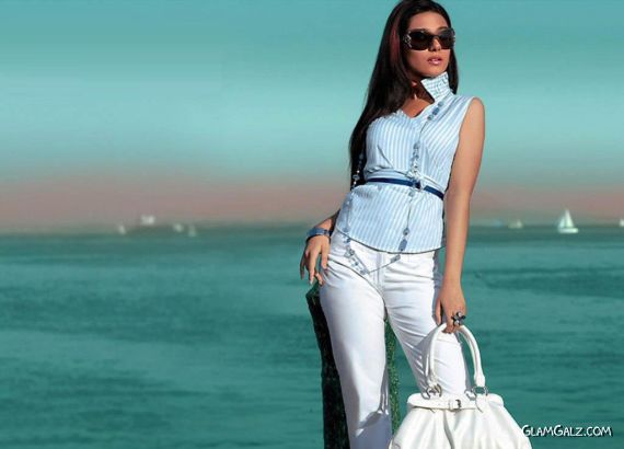 Click to Enlarge - Beautiful Amrita Rao Wallpapers