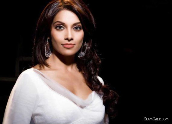 Click to Enlarge -Gorgeous Bipasha Basu Wallpapers