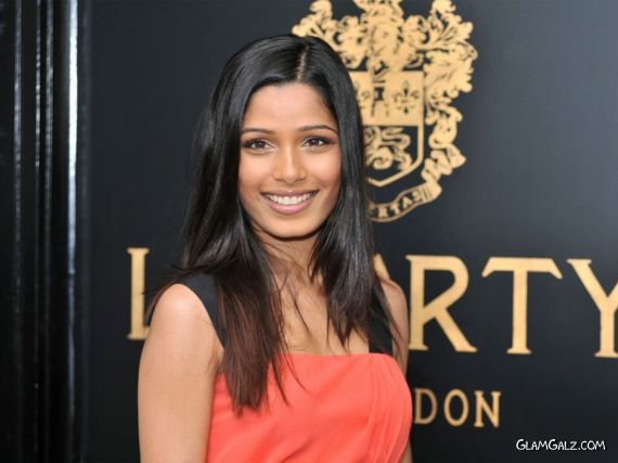 Click to Beautiful Freida Pinto Wallpapers