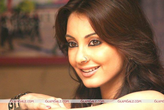 Click to Enlarge -Minisha Lamba Wallpapers