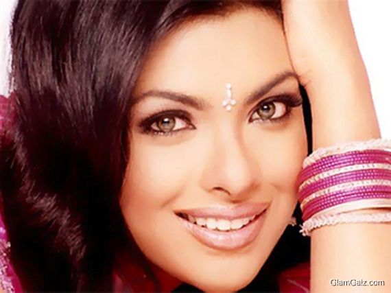 Click to Enlarge - Gorgeous Priyanka Chopra Wallpapers