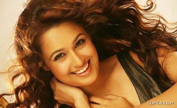 Click to Enlarge - Yuvika Choudhary Hot Wallpapers